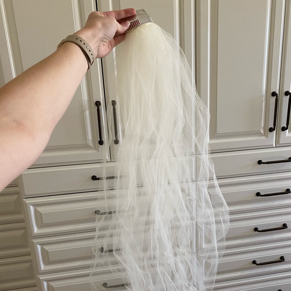 Ivory tulle wedding veil. NWOT
